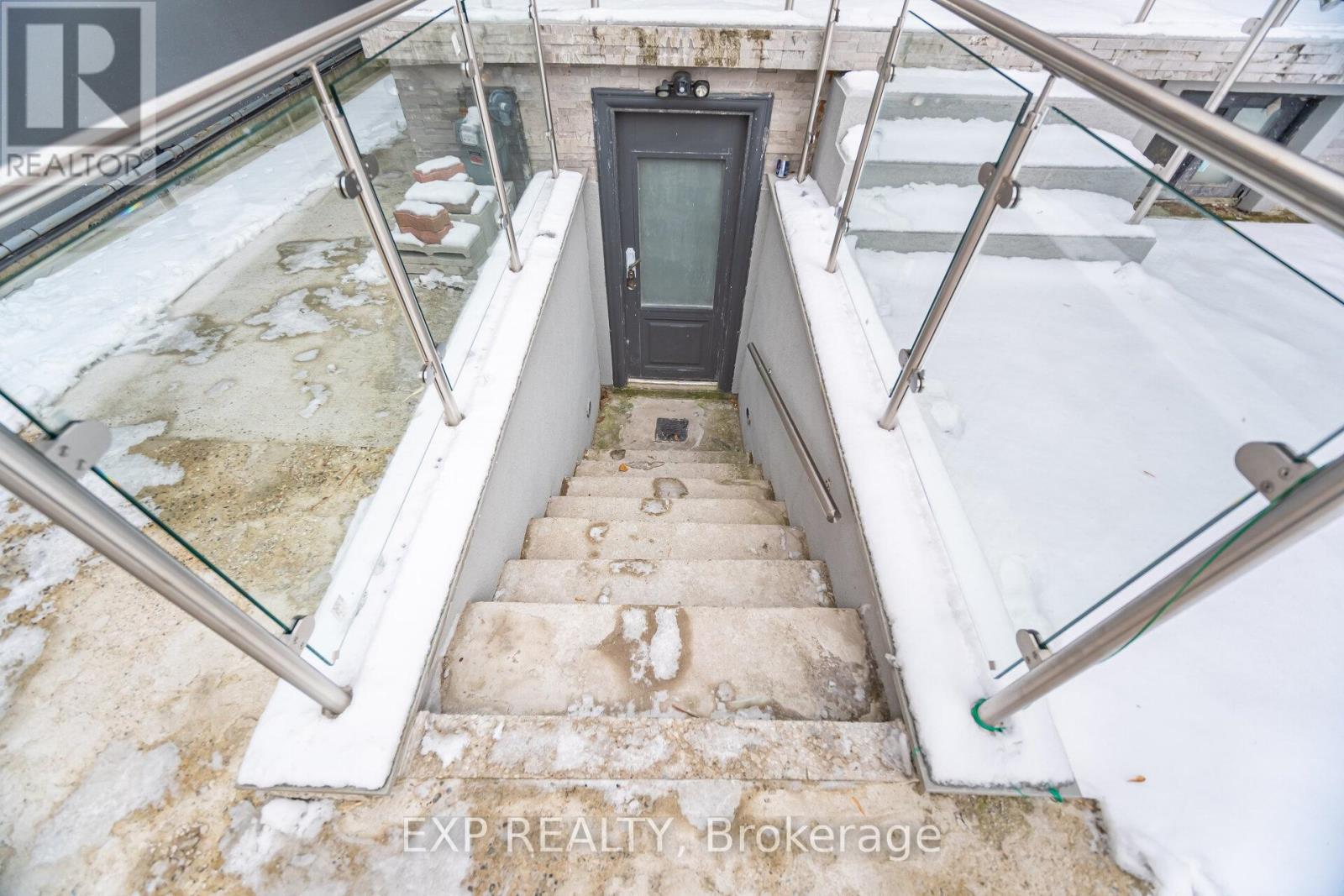 24 Chudleigh Road, Toronto, Ontario  M6E 1Y9 - Photo 40 - W12637408