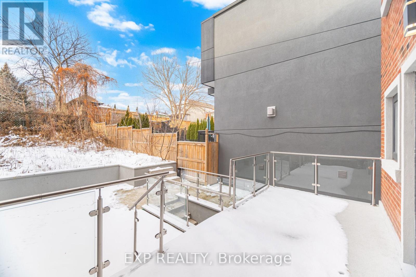 24 Chudleigh Road, Toronto, Ontario  M6E 1Y9 - Photo 45 - W12637408