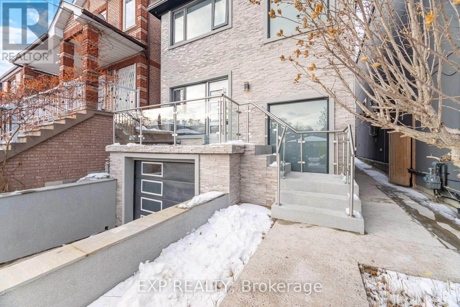 24 Chudleigh Road, Toronto, Ontario  M6E 1Y9 - Photo 5 - W12637408