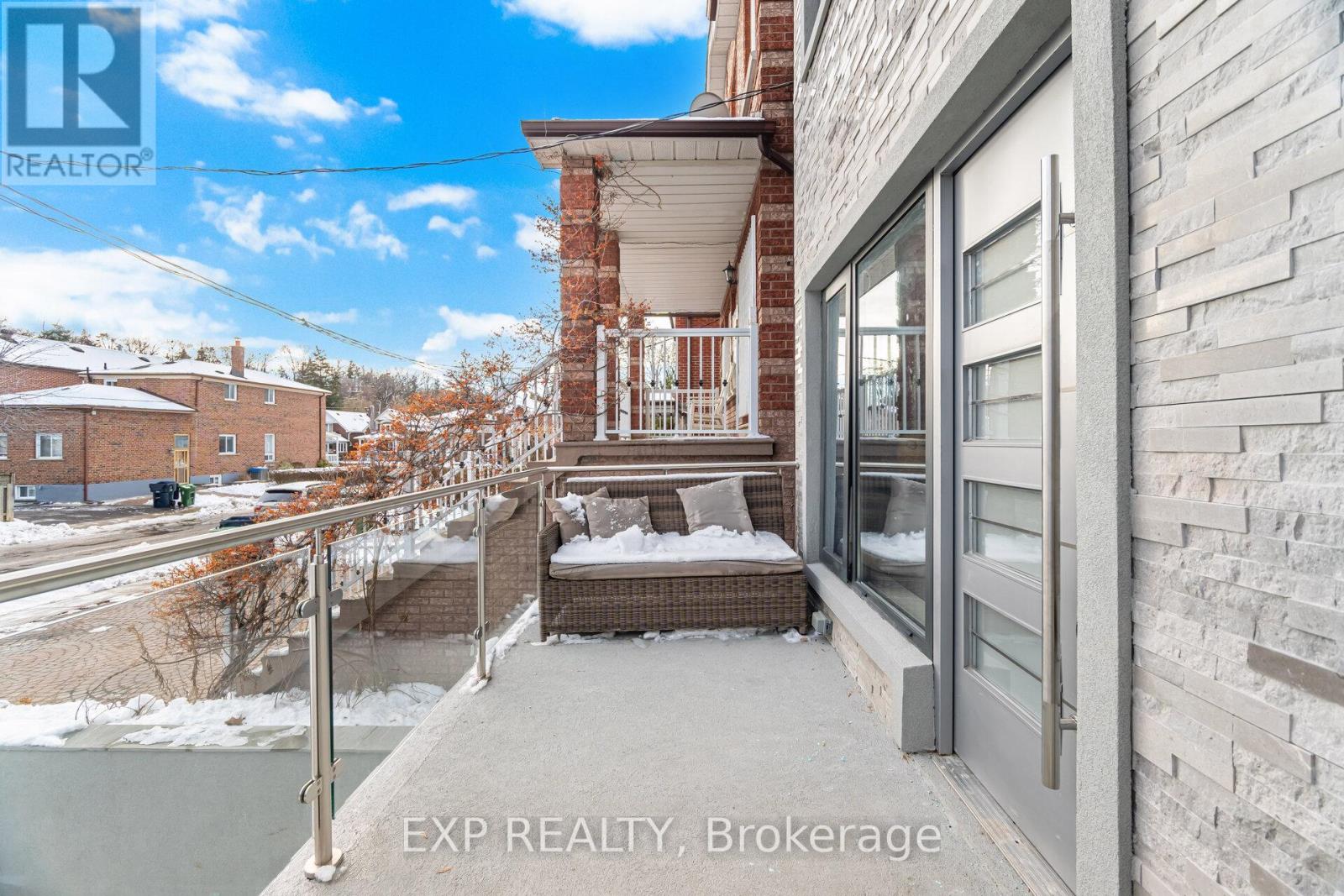 24 Chudleigh Road, Toronto, Ontario  M6E 1Y9 - Photo 6 - W12637408