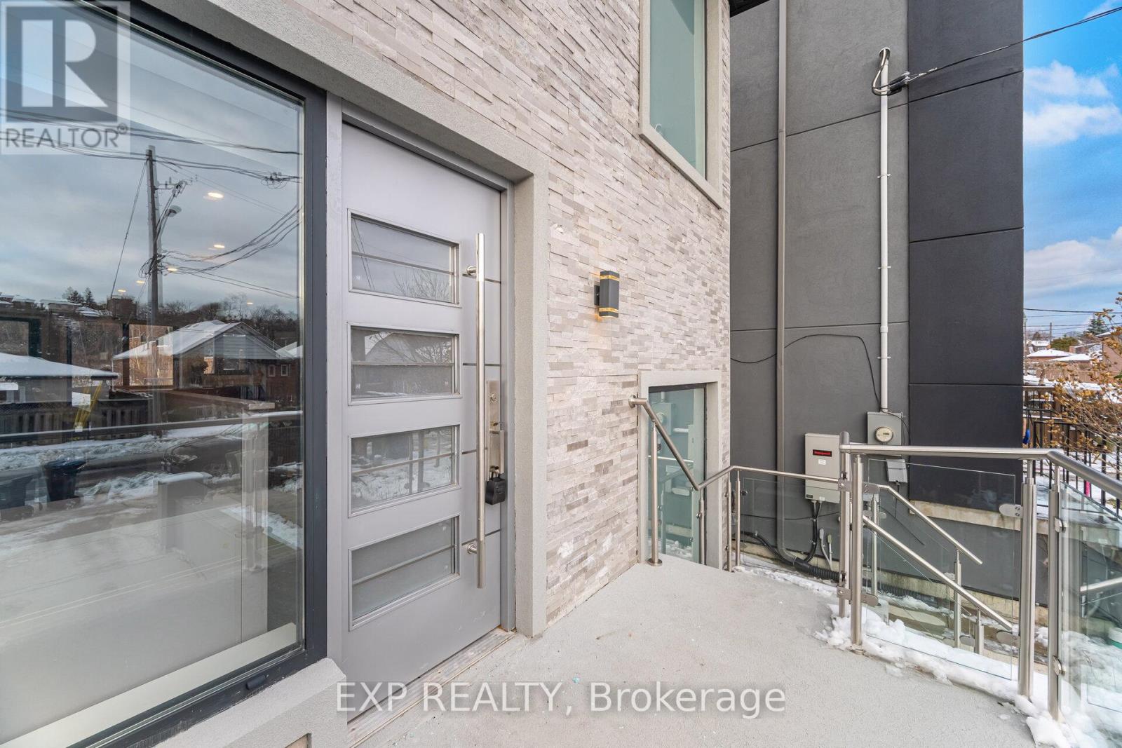 24 Chudleigh Road, Toronto, Ontario  M6E 1Y9 - Photo 7 - W12637408