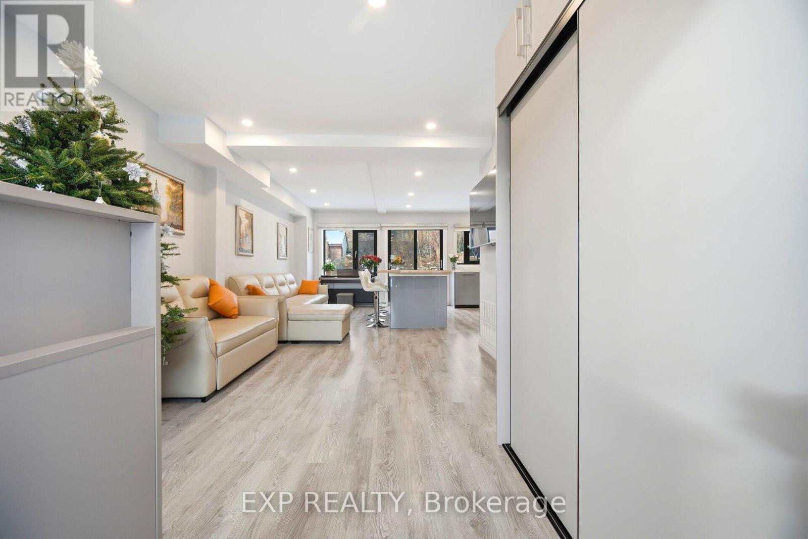 24 Chudleigh Road, Toronto, Ontario  M6E 1Y9 - Photo 9 - W12637408