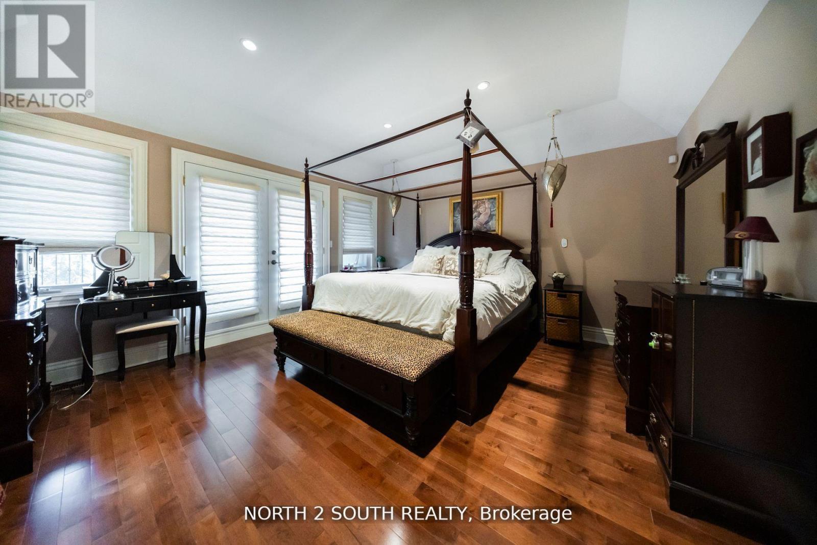 339 Burnhamthorpe Road, Toronto, Ontario  M9B 2A2 - Photo 19 - W12637418