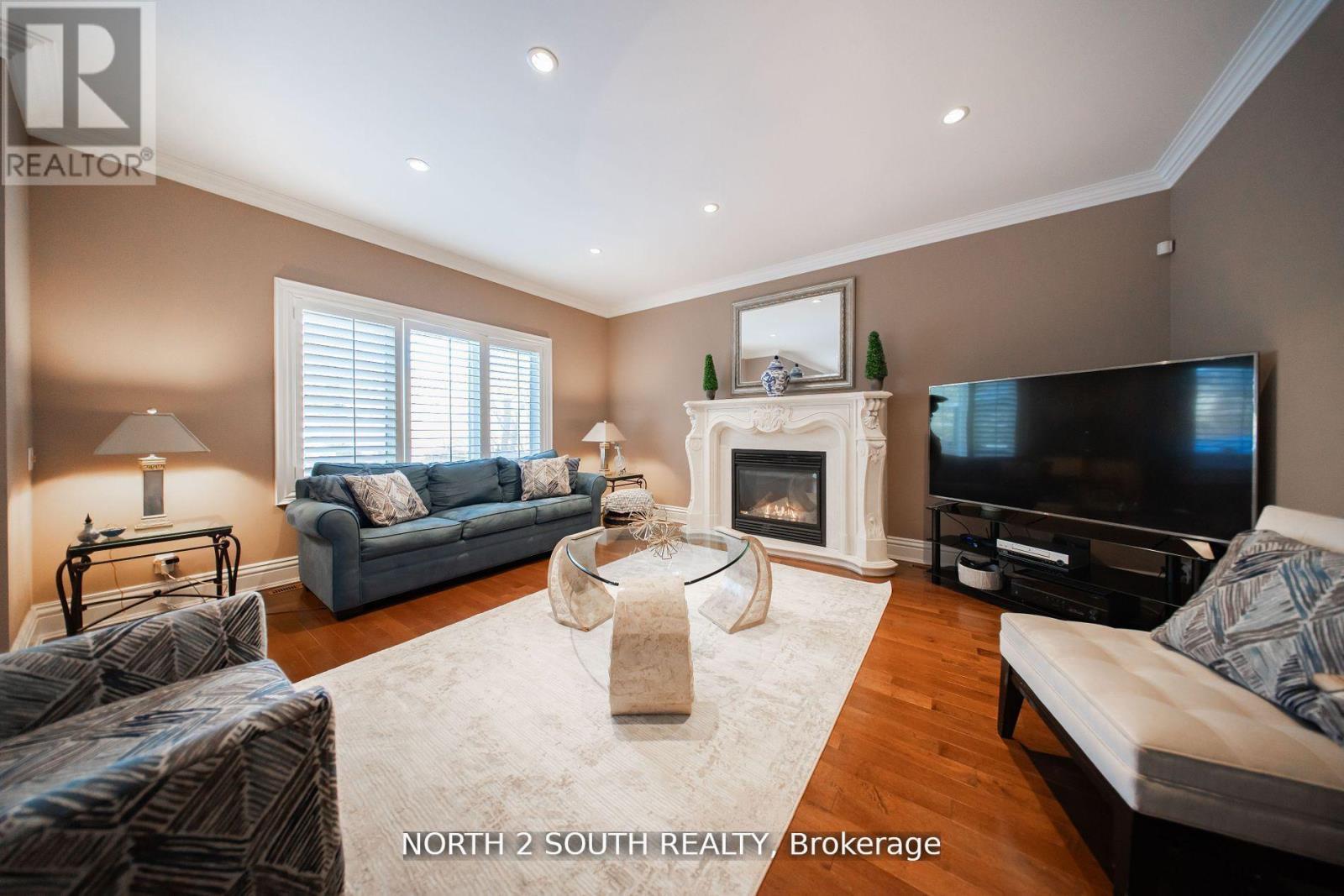 339 Burnhamthorpe Road, Toronto, Ontario  M9B 2A2 - Photo 6 - W12637418