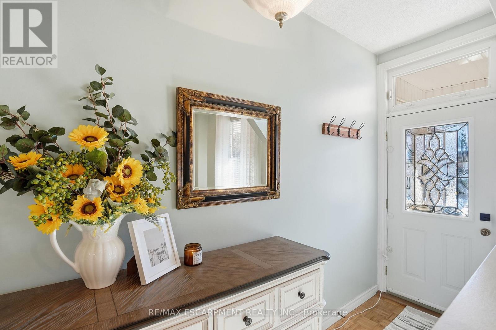 81 Simcoe Street E, Hamilton (North End), Ontario  L8L 3N3 - Photo 4 - X12637338