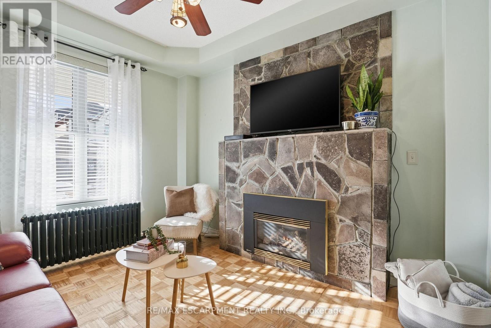 81 Simcoe Street E, Hamilton (North End), Ontario  L8L 3N3 - Photo 6 - X12637338