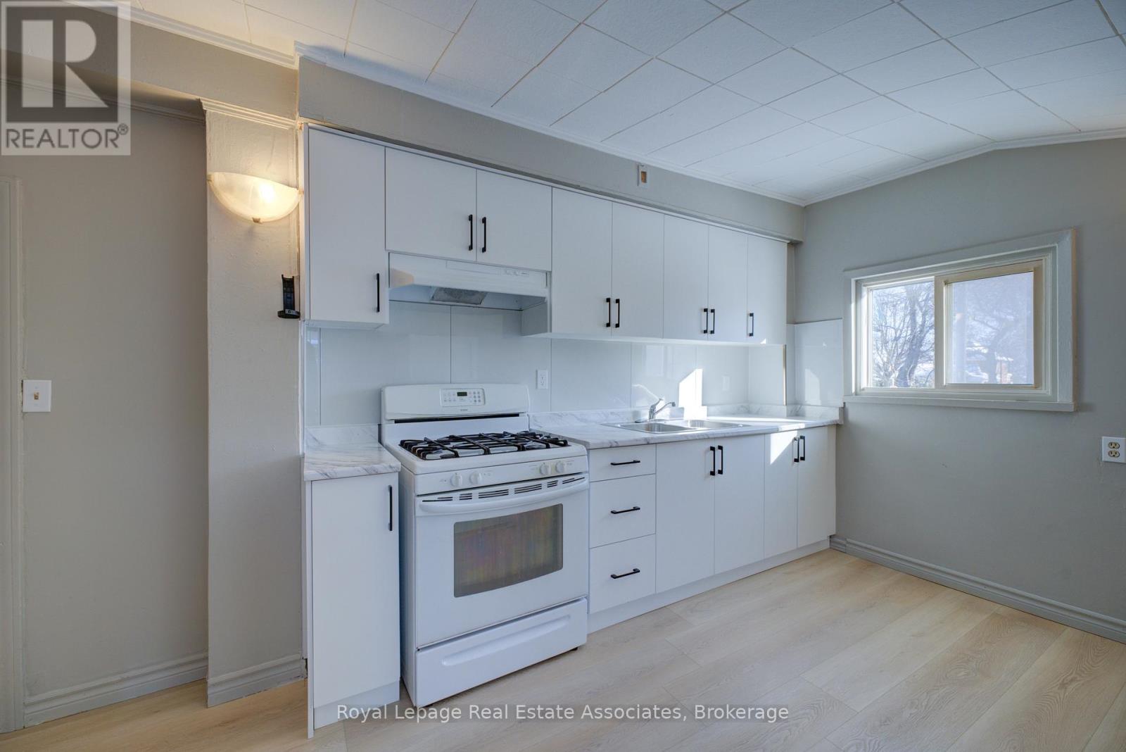 1 - 24 Duke Street, Brantford, Ontario  N3T 3T4 - Photo 7 - X12637366