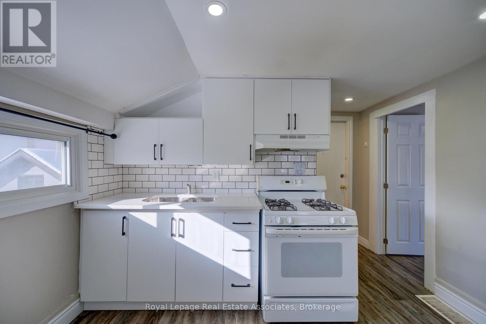 3 - 24 DUKE STREET S, Brantford, Ontario