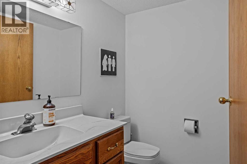 13 Riverview Place, Canmore, Alberta T1W 2B9 - Photo 44 - A2228675