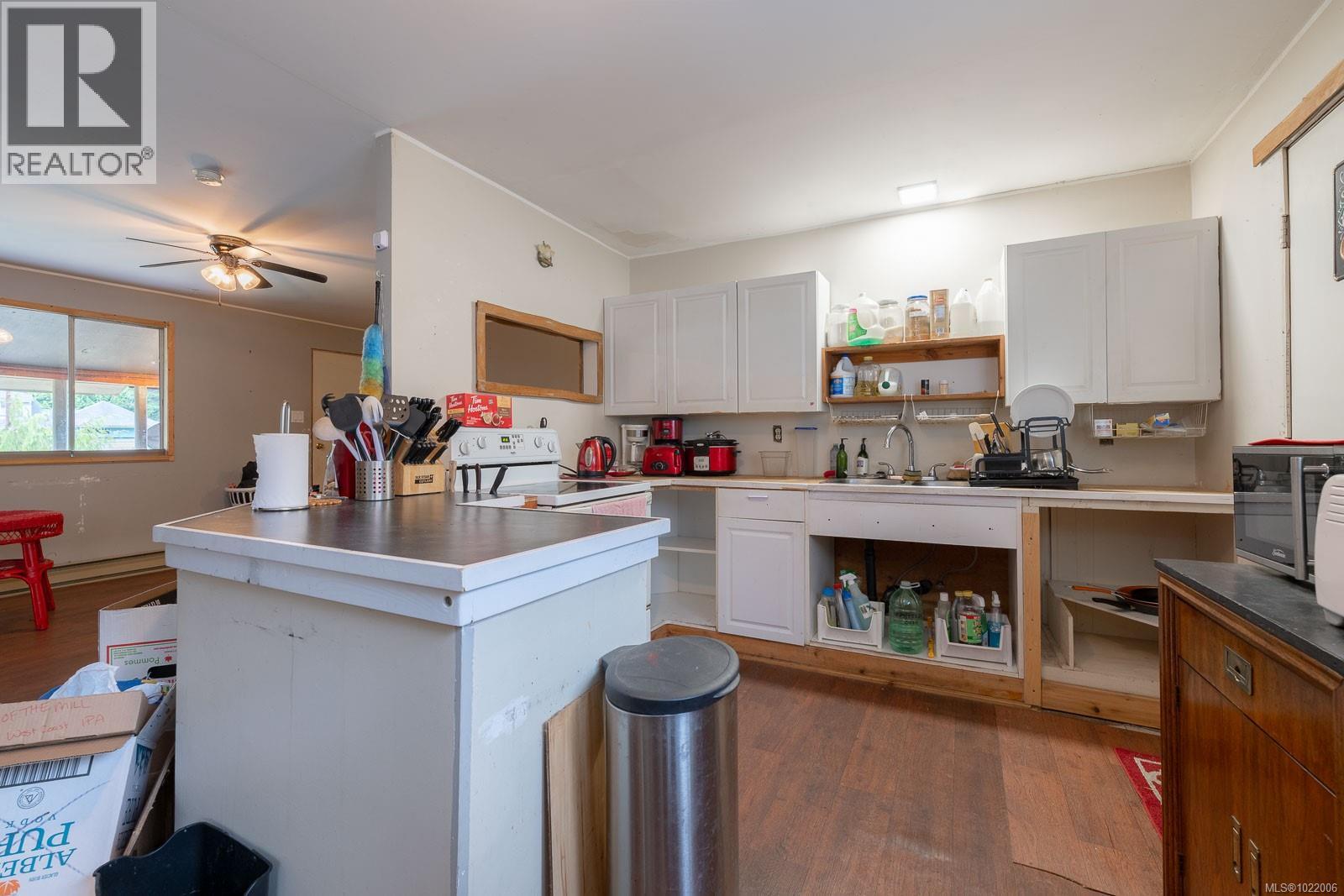 230 Clutus Rd, Bamfield, British Columbia  V0R 1B0 - Photo 40 - 1022006