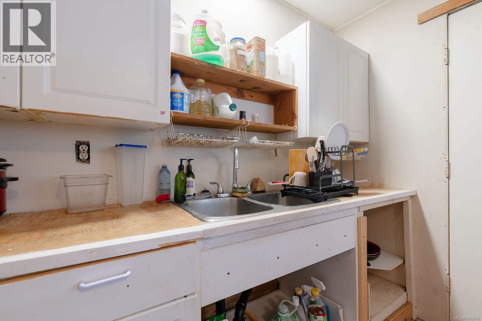 230 Clutus Rd, Bamfield, British Columbia  V0R 1B0 - Photo 43 - 1022006