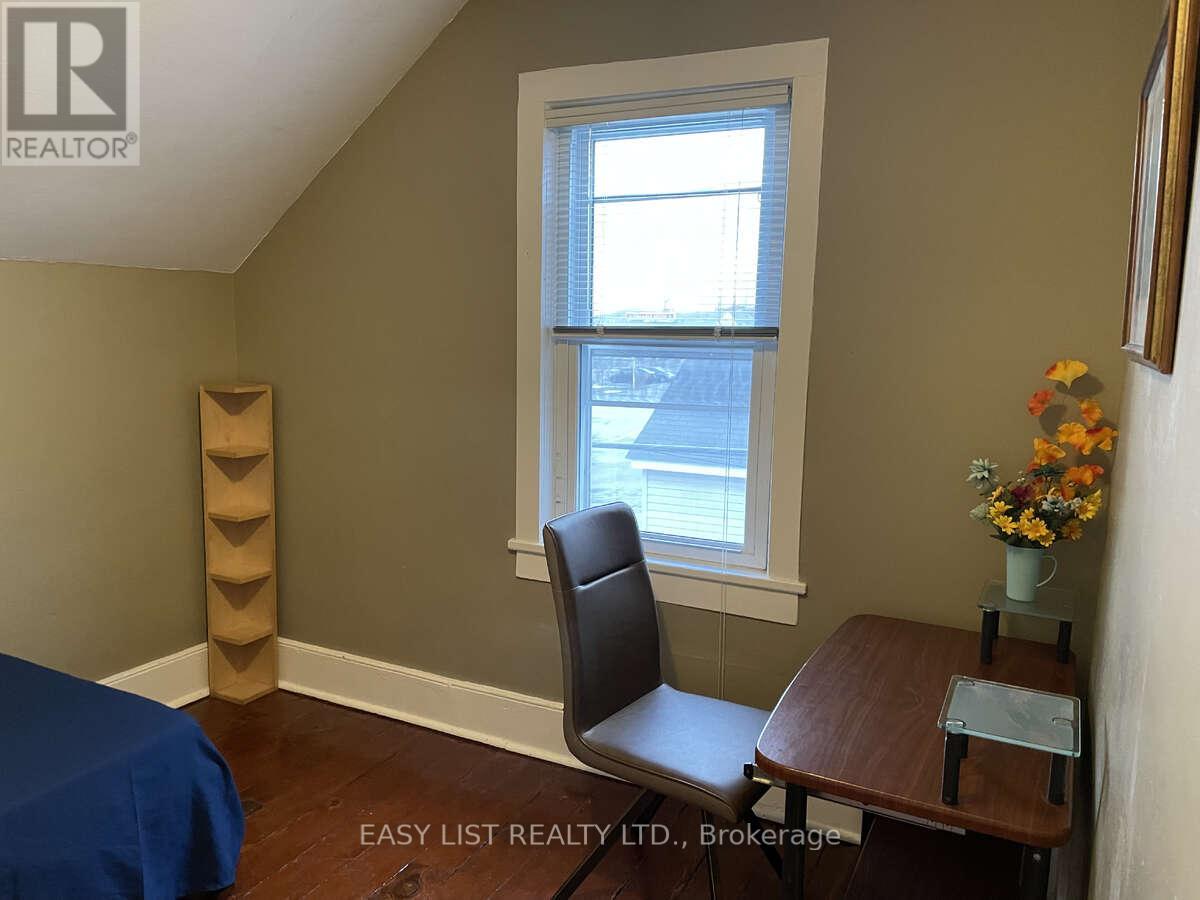 14 Chestnut Lane, St. Catharines, Ontario  L2T 1G4 - Photo 13 - X12474774