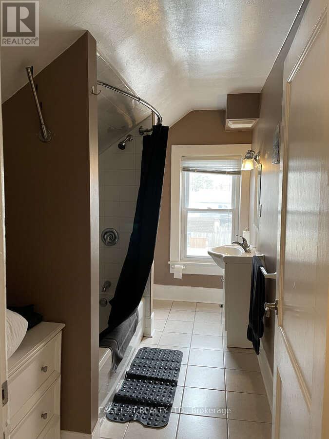 14 Chestnut Lane, St. Catharines, Ontario  L2T 1G4 - Photo 20 - X12474774