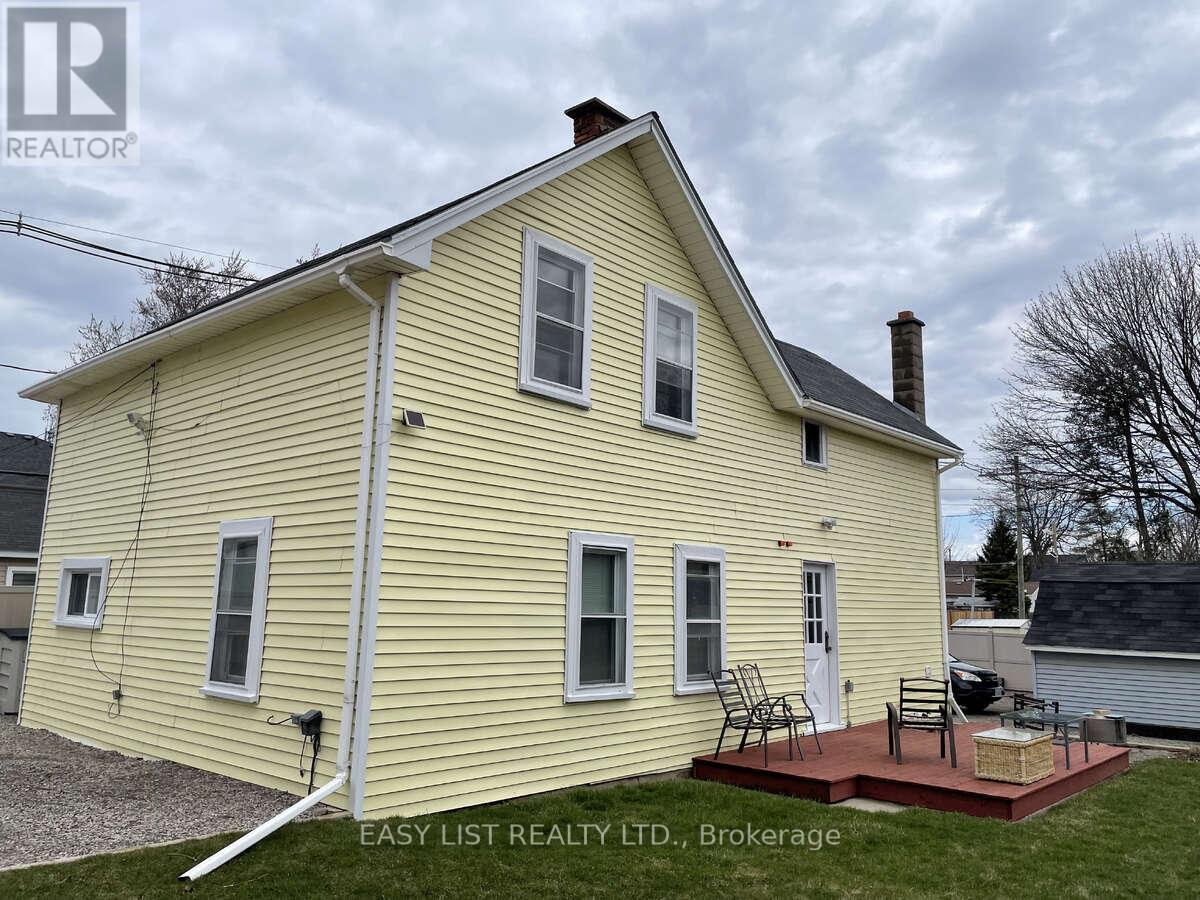 14 Chestnut Lane, St. Catharines, Ontario  L2T 1G4 - Photo 9 - X12474774