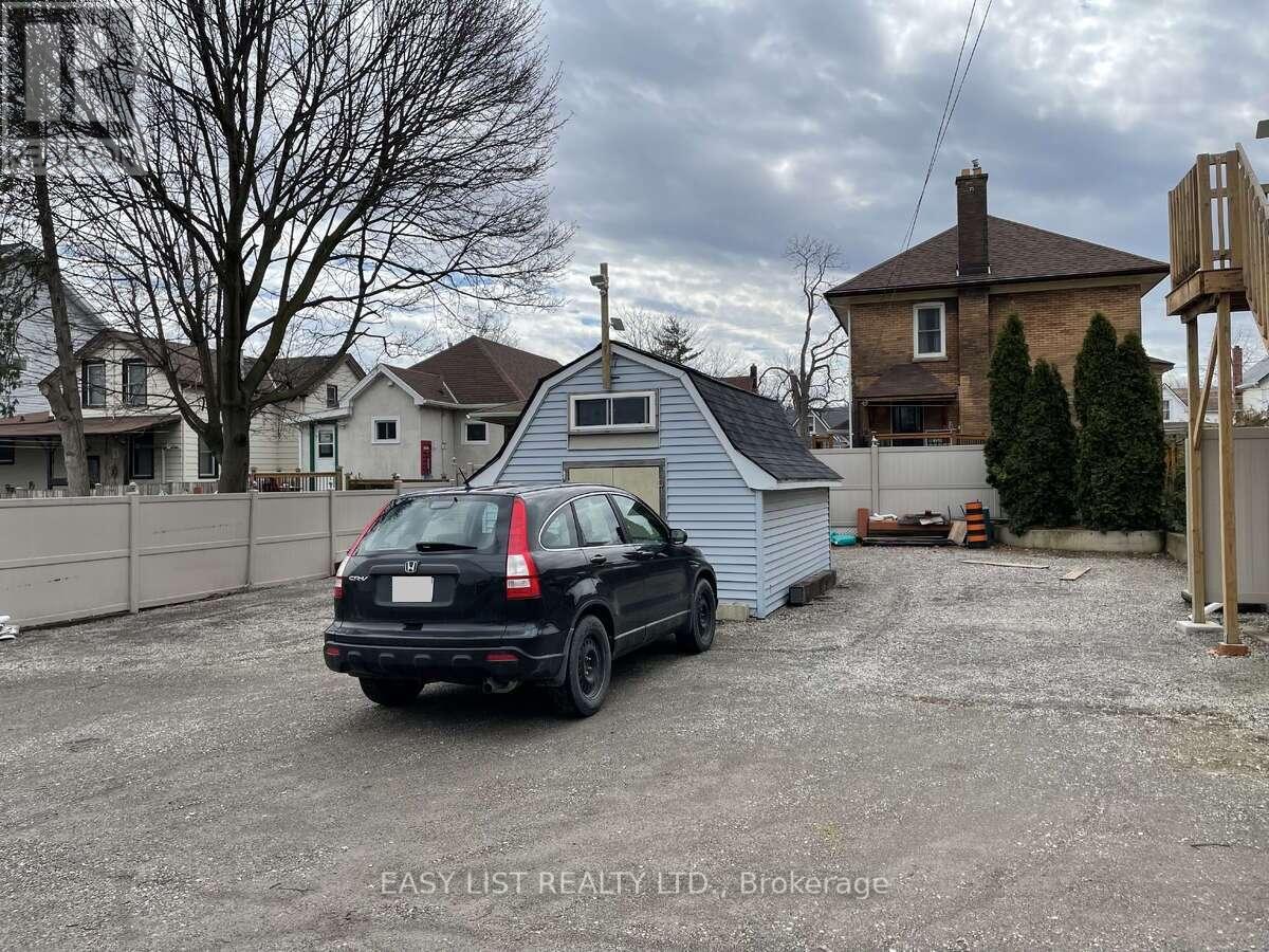 14 Chestnut Lane, St. Catharines, Ontario  L2T 1G4 - Photo 10 - X12474774