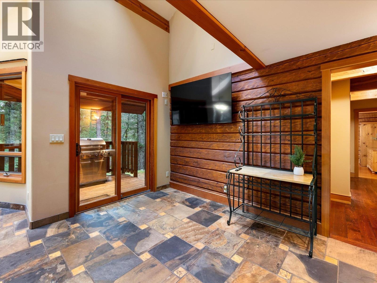 74 Black Tusk Drive, Whistler, British Columbia  V8E 0A1 - Photo 4 - R3074171