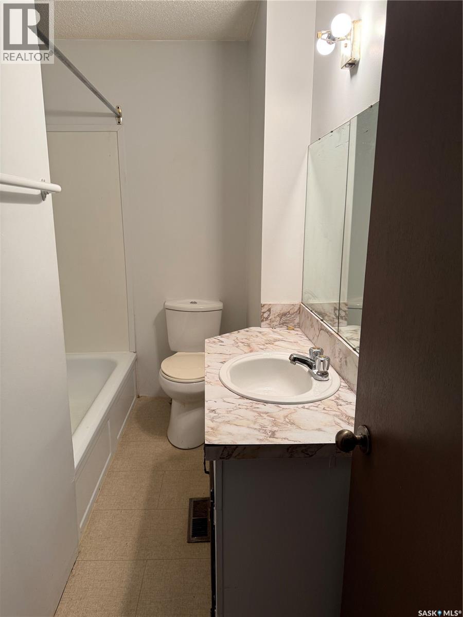 1140 Coteau Street W, Moose Jaw, Saskatchewan  S6H 5G6 - Photo 17 - SK024077