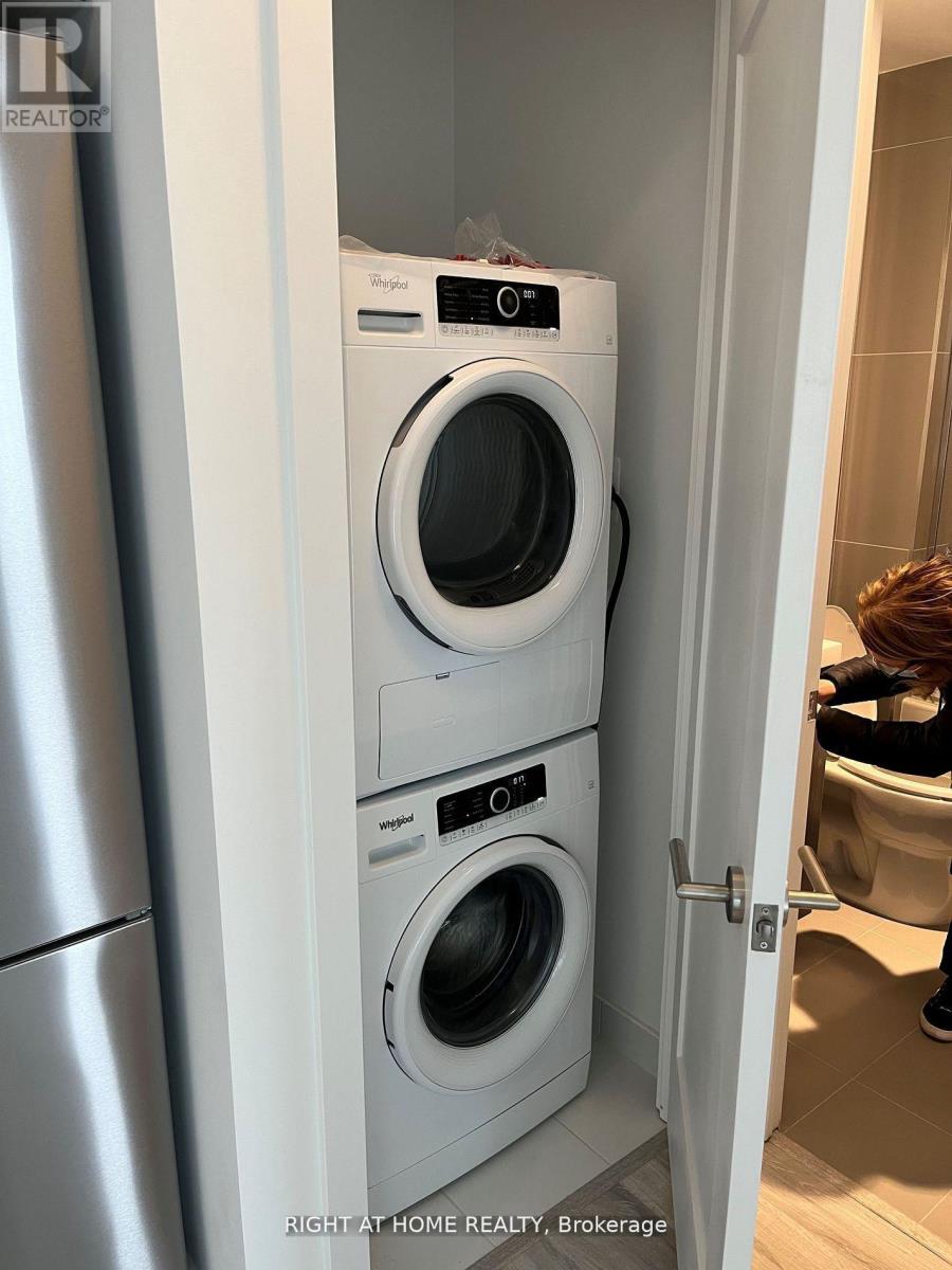 2404 - 575 Bloor Street E, Toronto, Ontario  M4W 0B2 - Photo 3 - C12637462