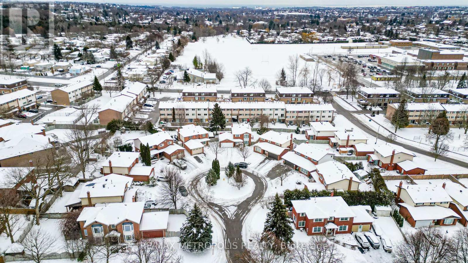 332 Nina Court, Oshawa, Ontario  L1K 1S7 - Photo 3 - E12637464