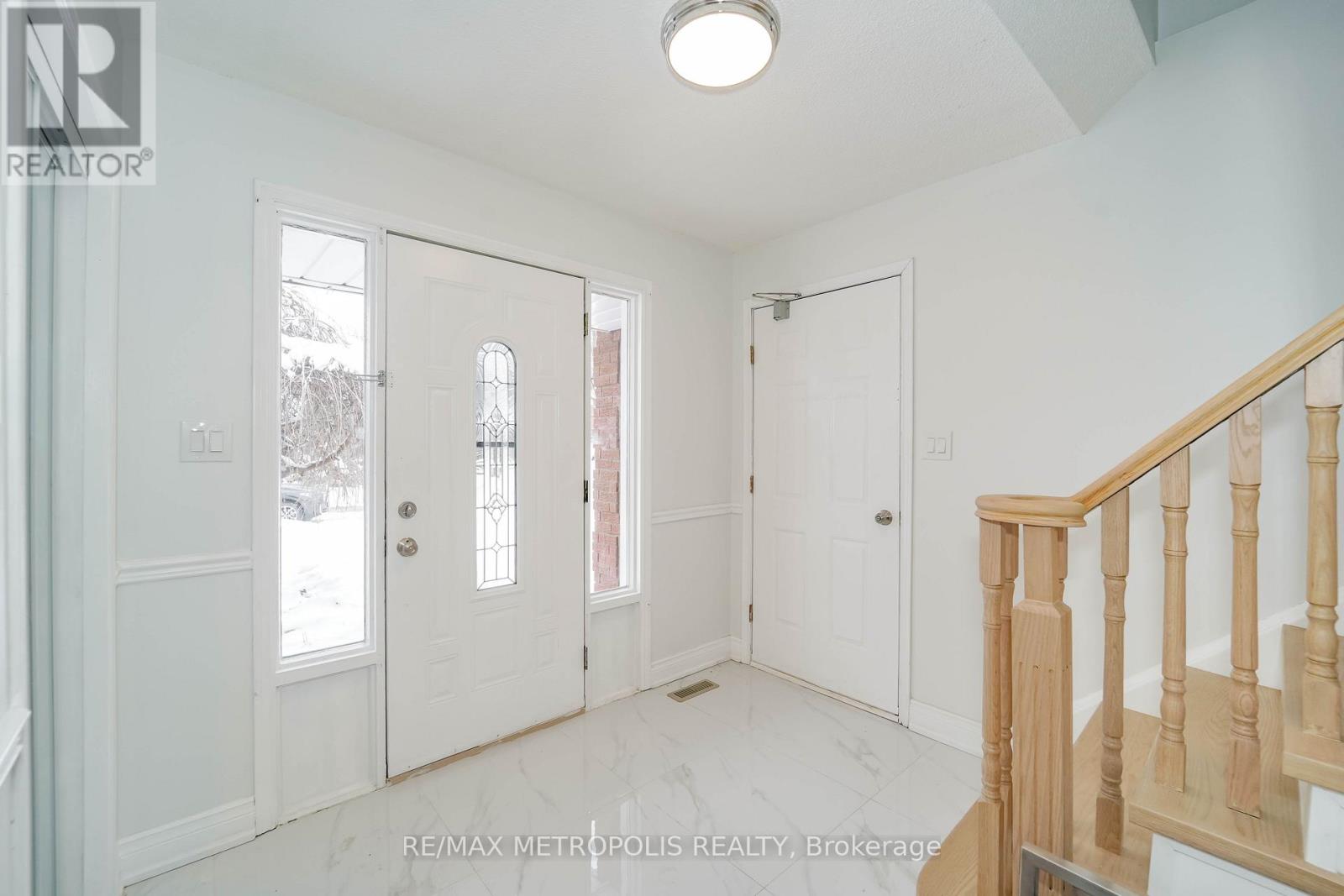 332 Nina Court, Oshawa, Ontario  L1K 1S7 - Photo 9 - E12637464