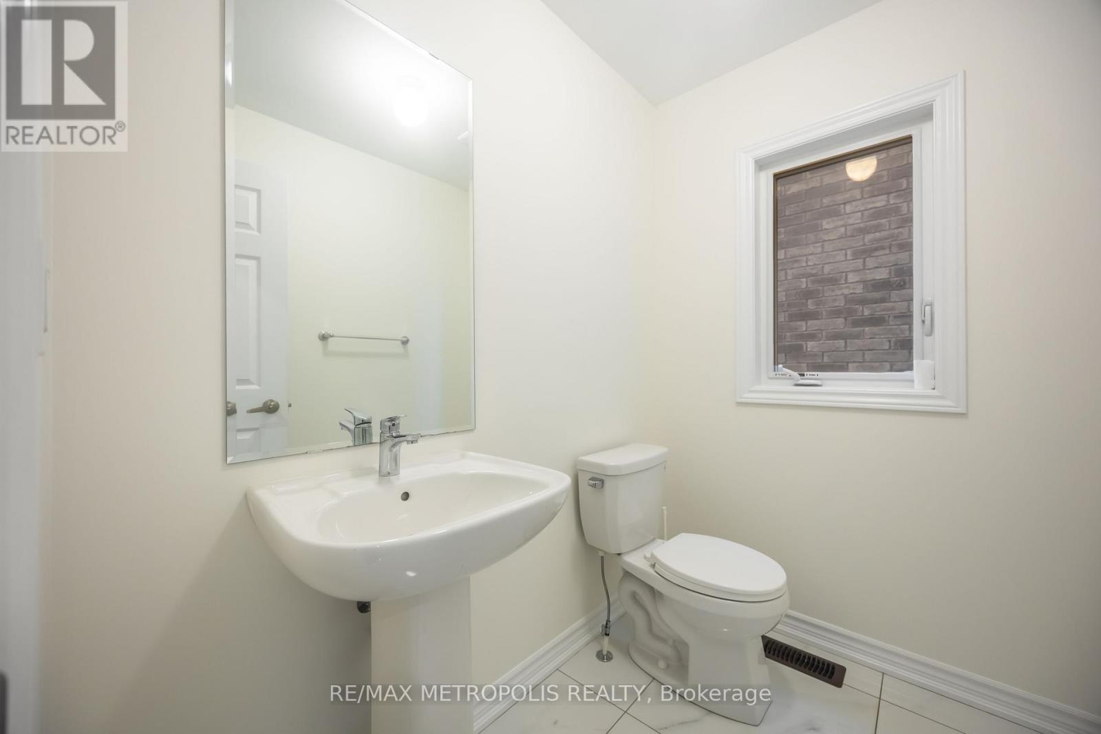 Main - 219 Doug Finney Street, Oshawa, Ontario  L1K 3G3 - Photo 4 - E12637478