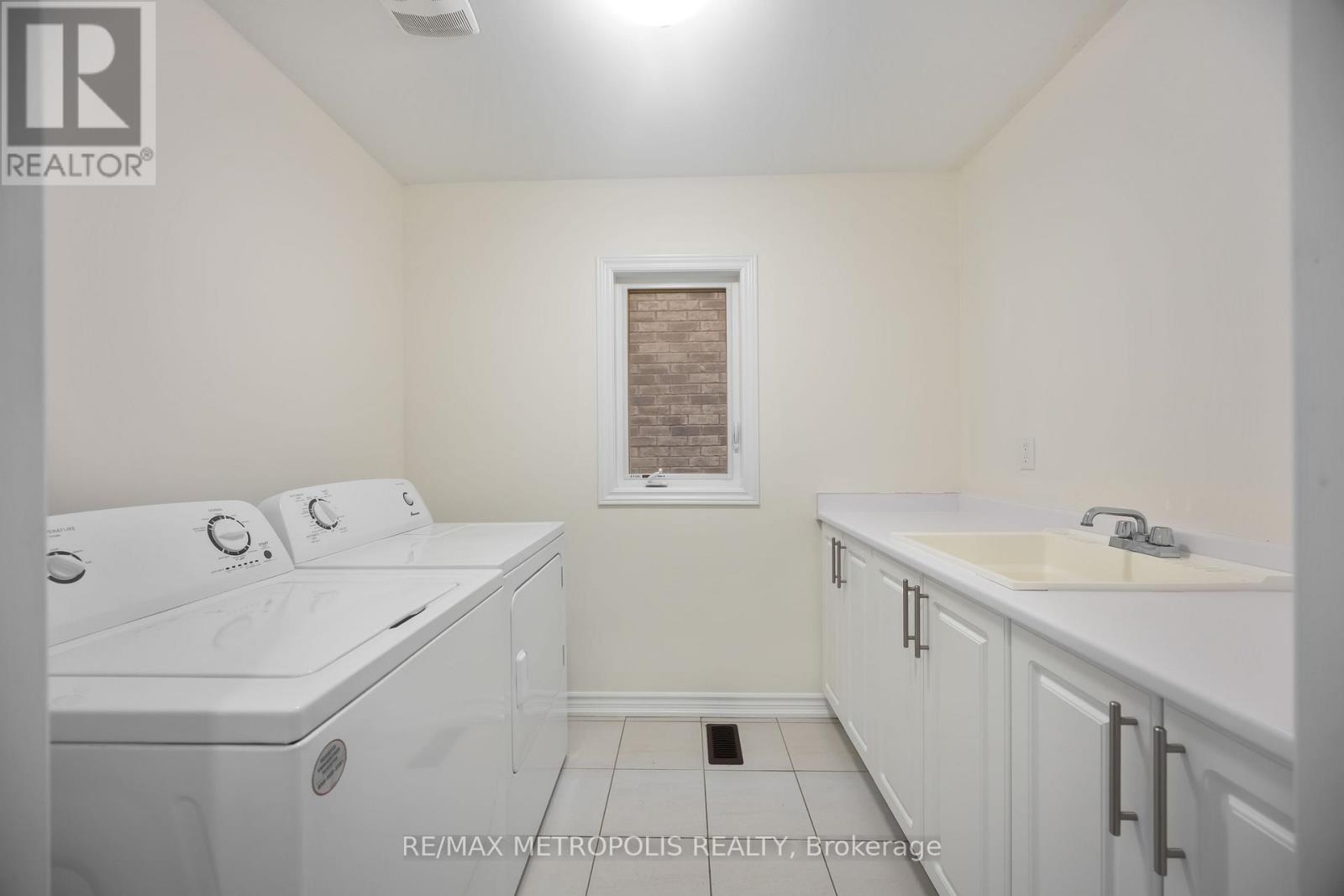 Main - 219 Doug Finney Street, Oshawa, Ontario  L1K 3G3 - Photo 5 - E12637478