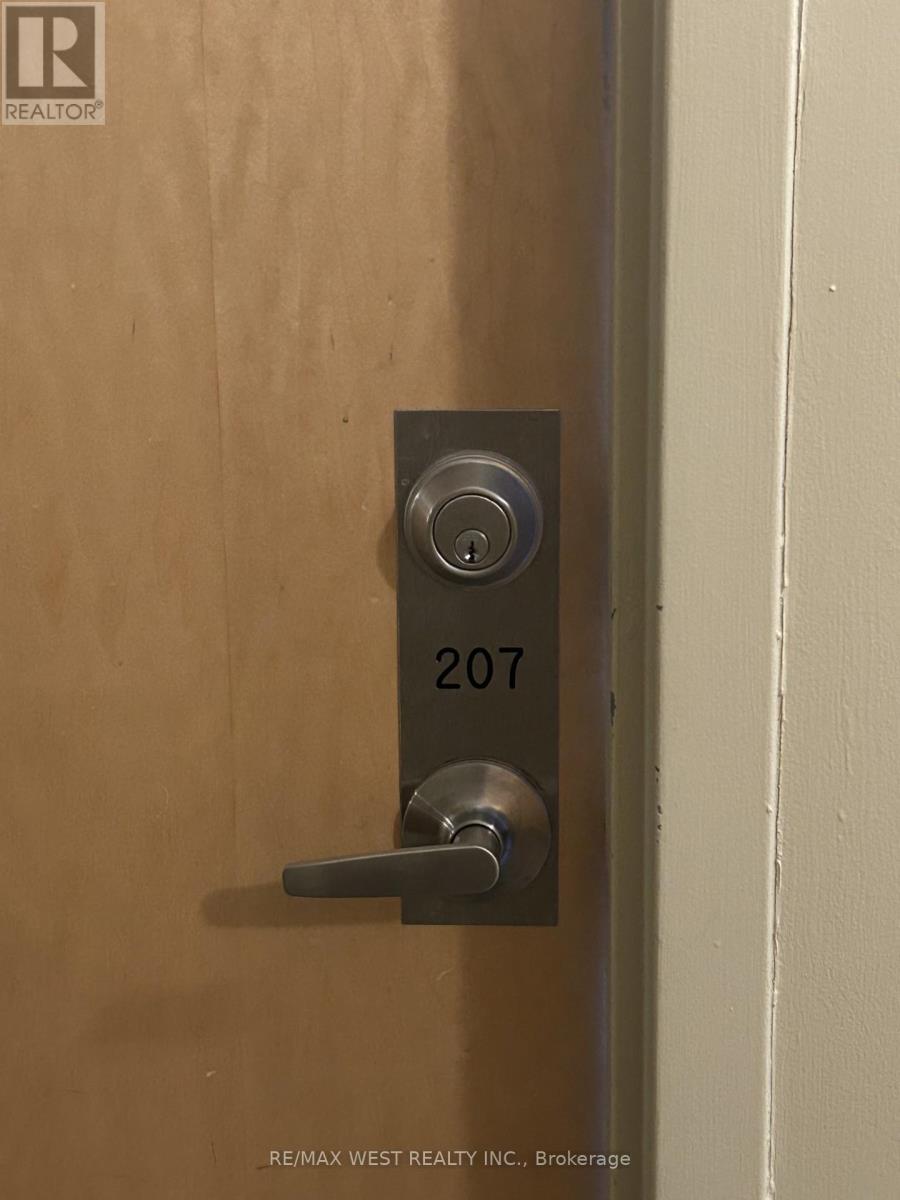 207 - 410 King Street W, Kitchener, Ontario N2G 1C3 - Photo 1 - X12635908