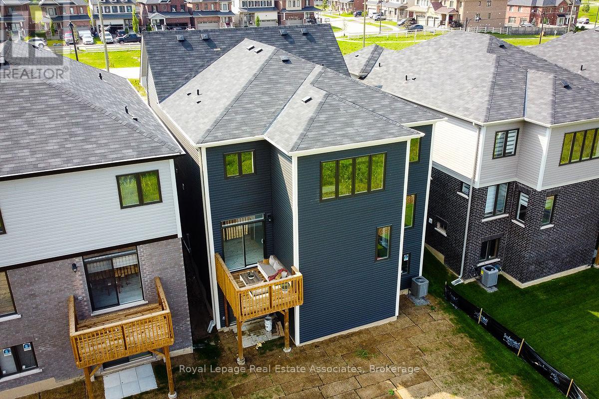 10 Castro Lane, Haldimand, Ontario  N3W 0G9 - Photo 5 - X12637454