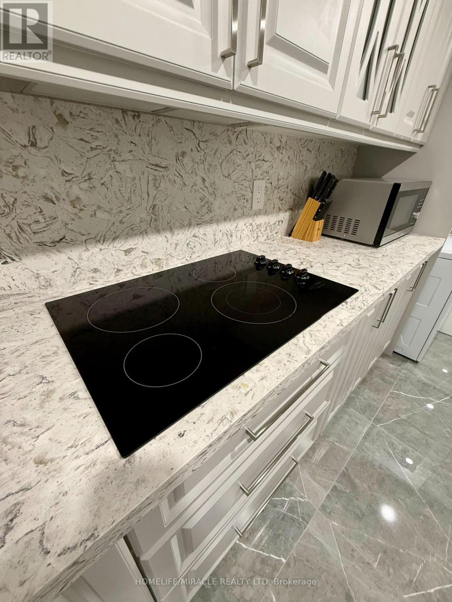 7044 Chigwel Court, Mississauga, Ontario  L4T 1N4 - Photo 11 - W12637458