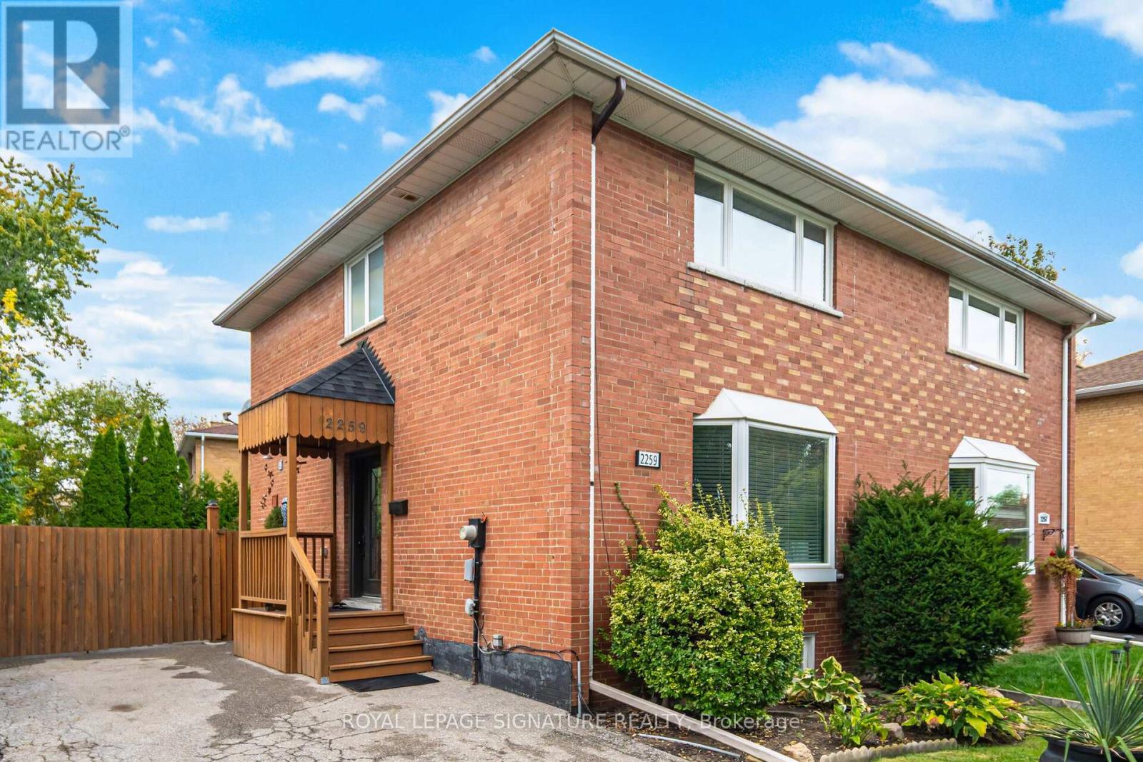 2259 Wiseman Court, Mississauga (Clarkson), Ontario  L5J 1P4 - Photo 2 - W12637460