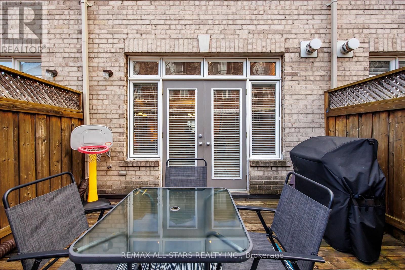 114 Six Point Road, Toronto, Ontario  M8Z 0A1 - Photo 15 - W12637476