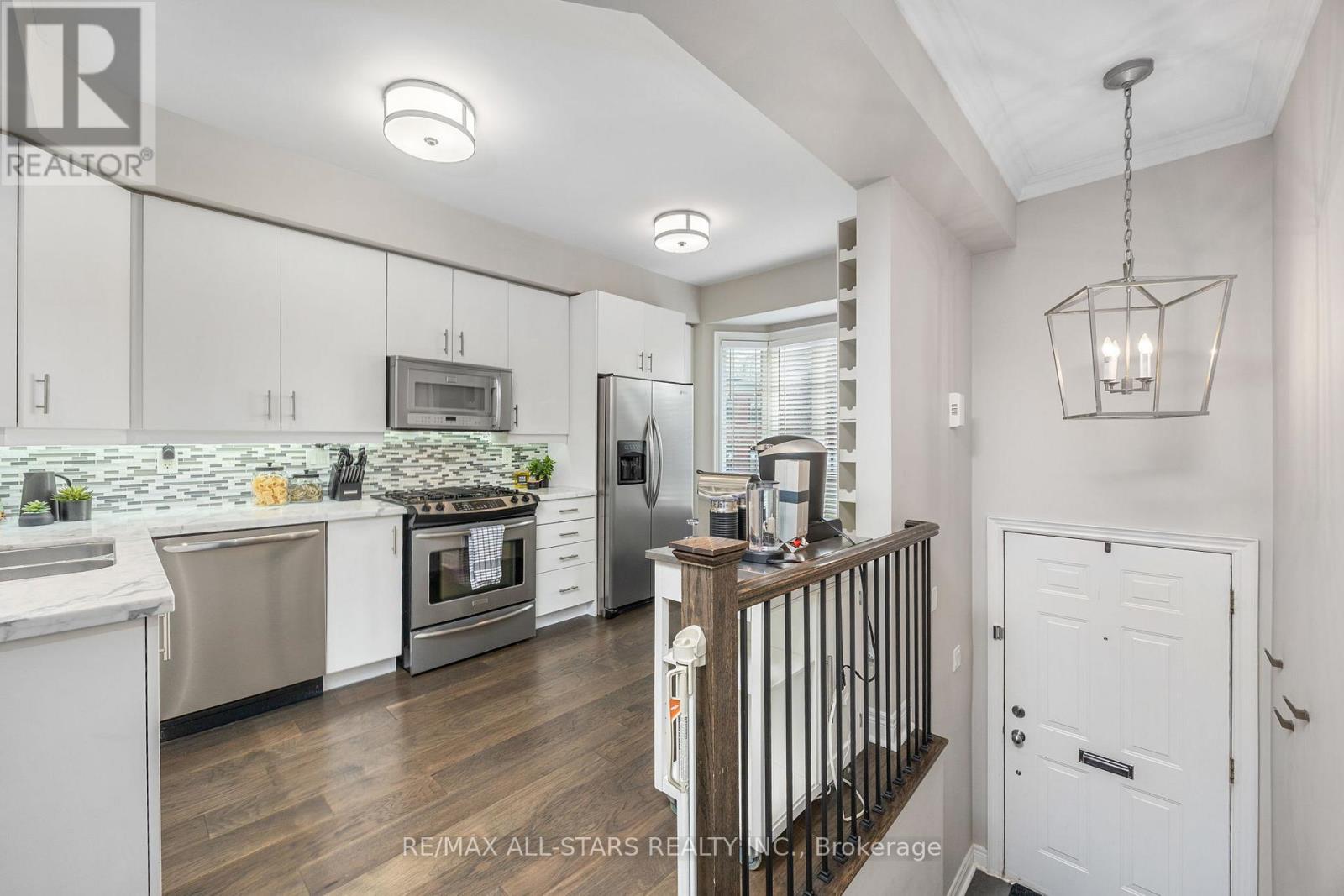 114 Six Point Road, Toronto, Ontario  M8Z 0A1 - Photo 2 - W12637476