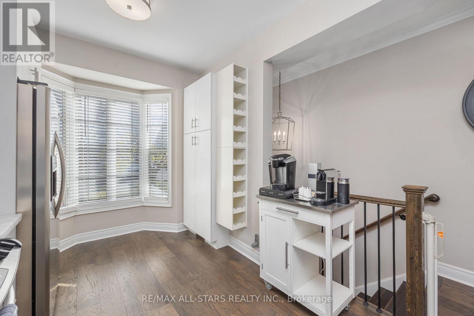 114 Six Point Road, Toronto, Ontario  M8Z 0A1 - Photo 5 - W12637476