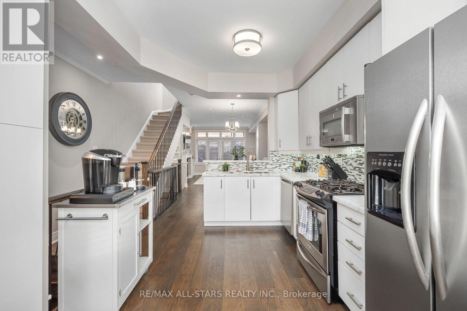 114 Six Point Road, Toronto, Ontario  M8Z 0A1 - Photo 6 - W12637476