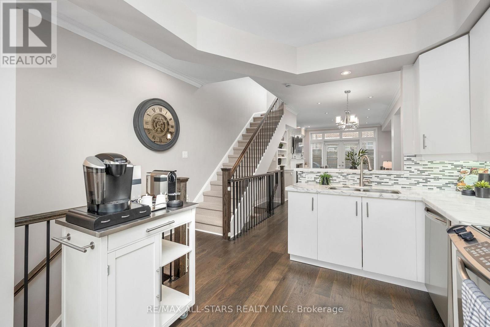 114 Six Point Road, Toronto, Ontario  M8Z 0A1 - Photo 7 - W12637476