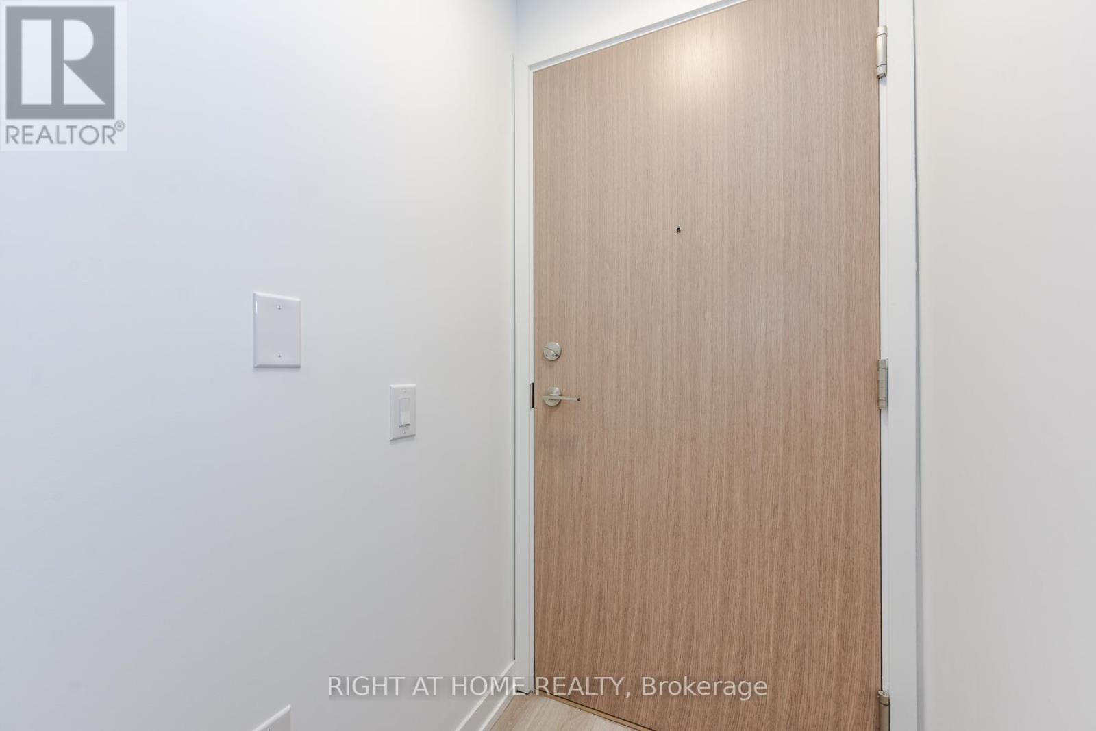 # 3911 - 395 Square One Drive, Mississauga, Ontario  L5B 0P6 - Photo 10 - W12637486