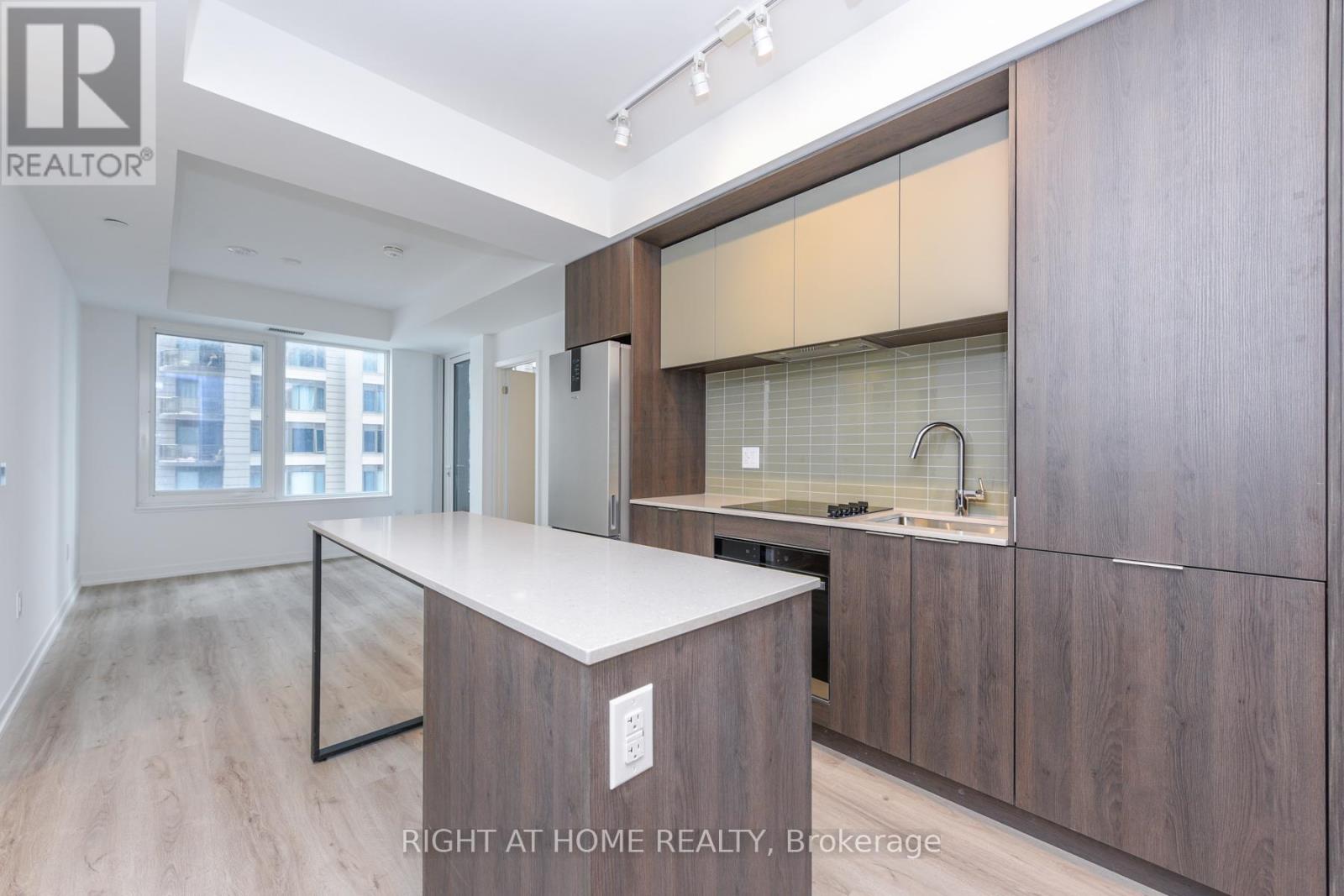 # 3911 - 395 Square One Drive, Mississauga, Ontario  L5B 0P6 - Photo 13 - W12637486