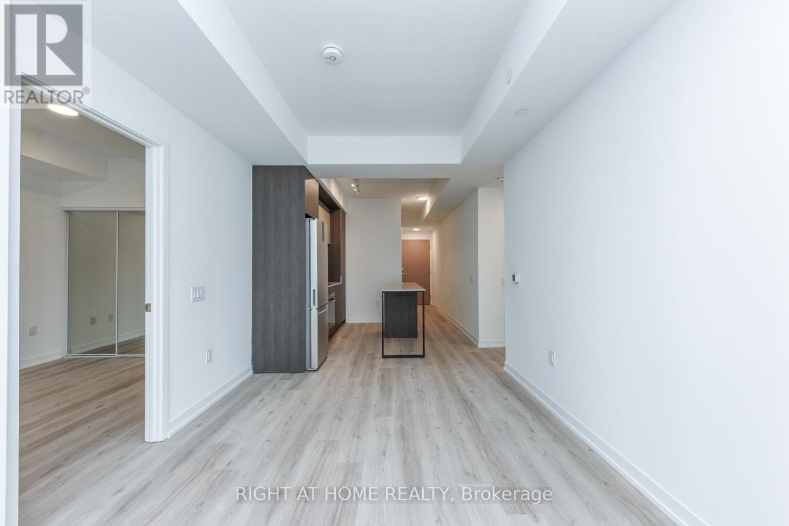 # 3911 - 395 Square One Drive, Mississauga, Ontario  L5B 0P6 - Photo 16 - W12637486