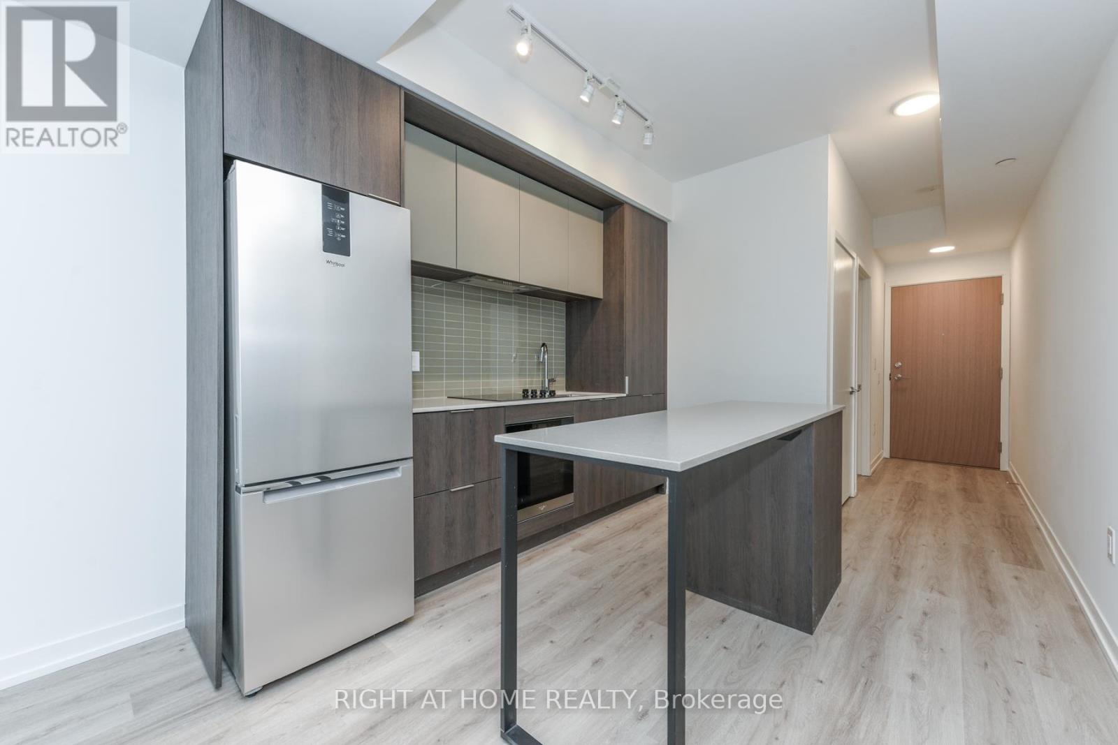 # 3911 - 395 Square One Drive, Mississauga, Ontario  L5B 0P6 - Photo 18 - W12637486