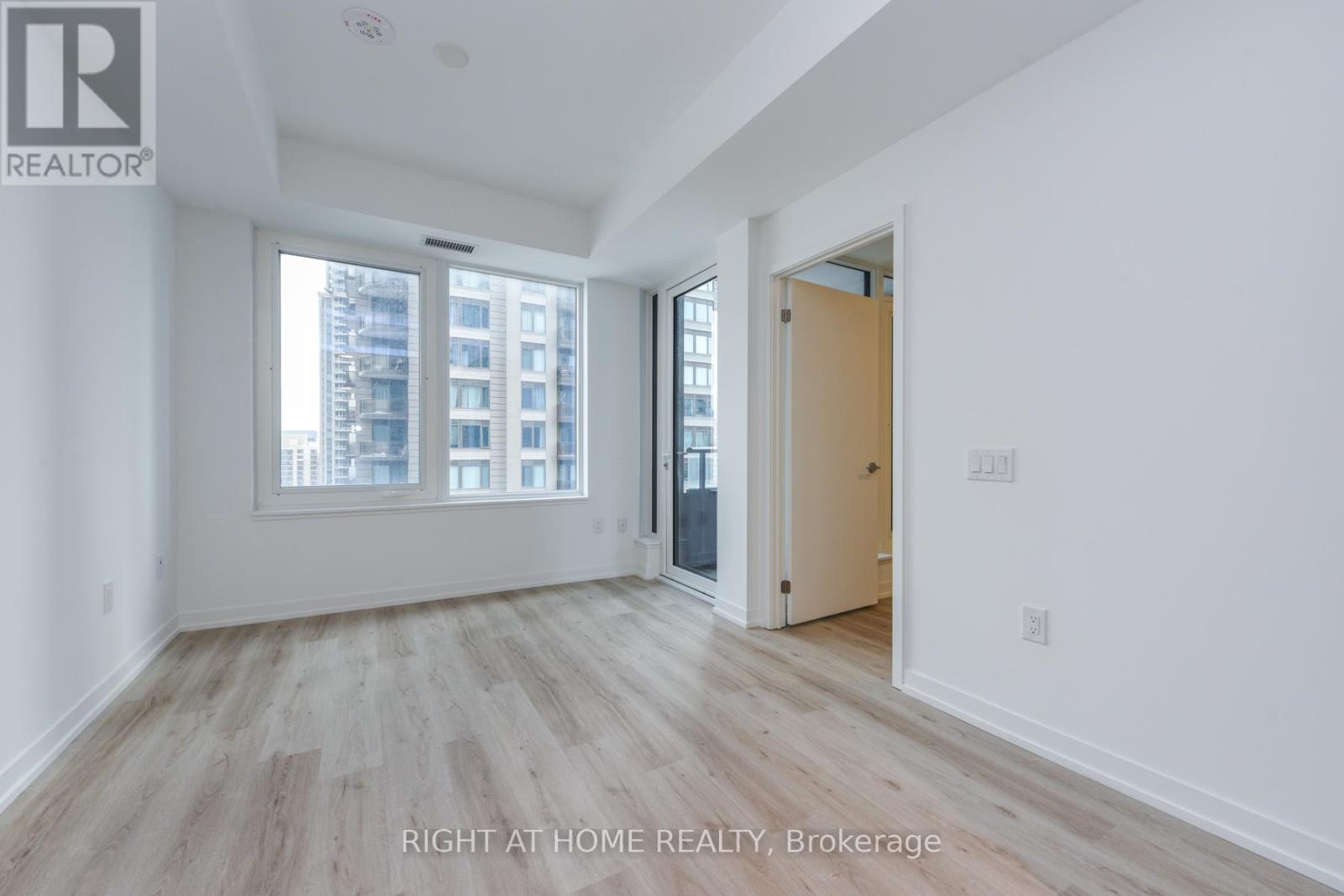 # 3911 - 395 Square One Drive, Mississauga, Ontario  L5B 0P6 - Photo 19 - W12637486