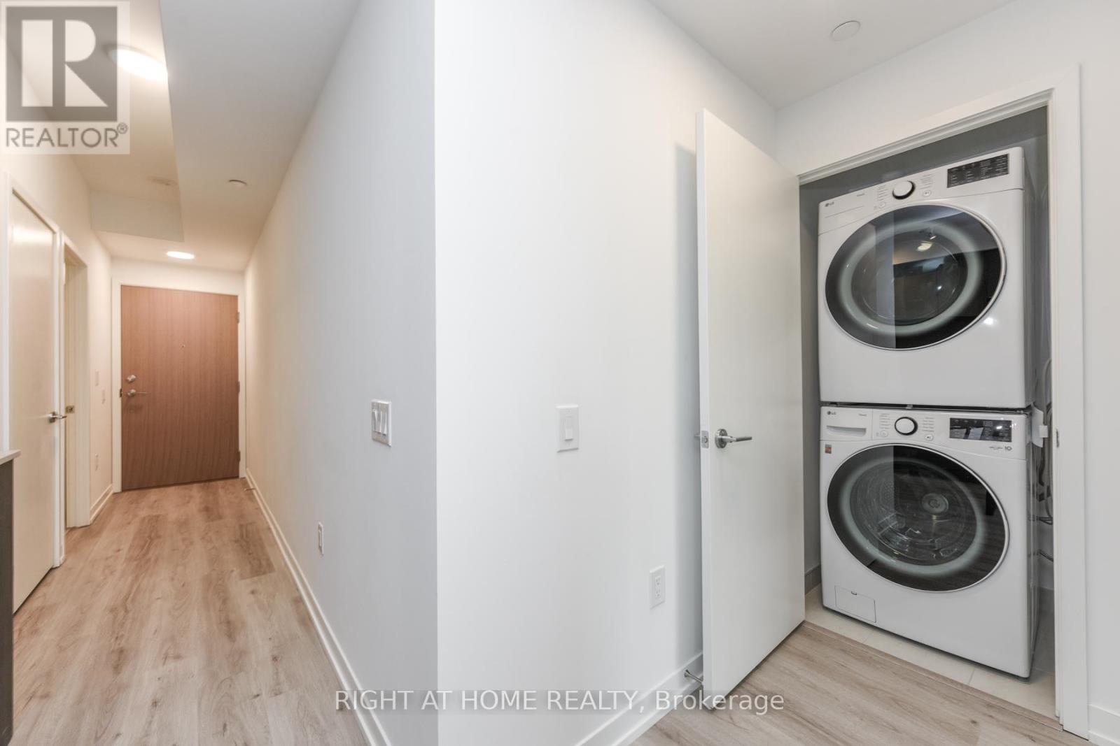 # 3911 - 395 Square One Drive, Mississauga, Ontario  L5B 0P6 - Photo 28 - W12637486