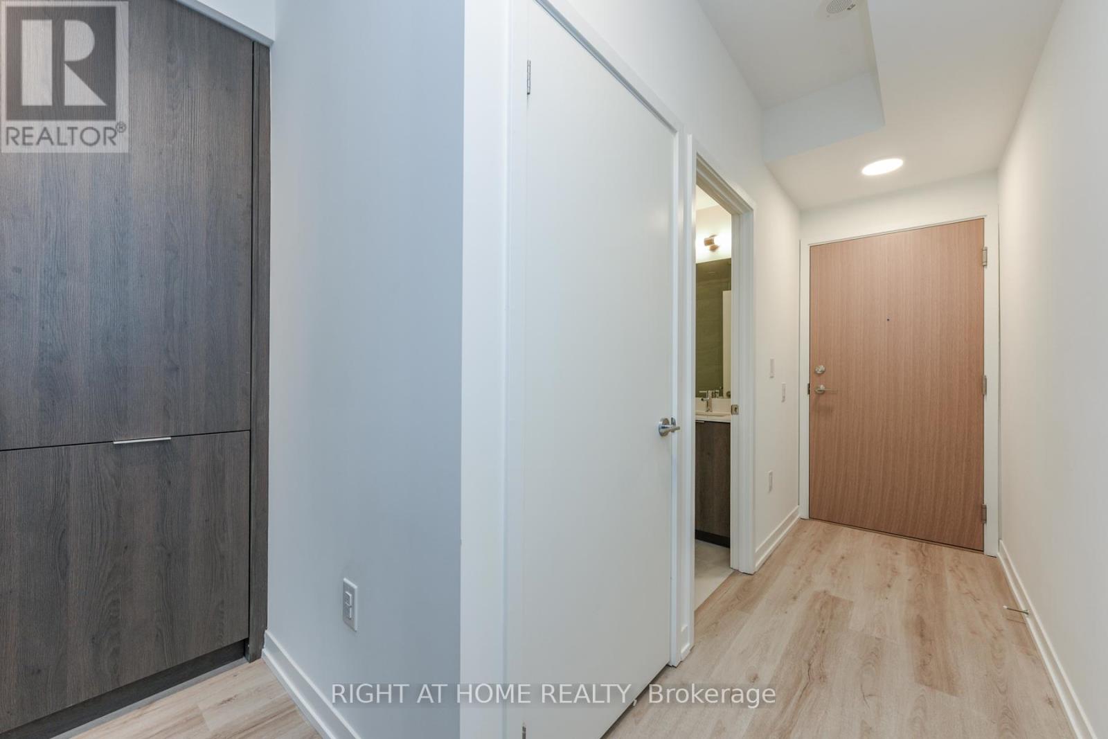 # 3911 - 395 Square One Drive, Mississauga, Ontario  L5B 0P6 - Photo 9 - W12637486