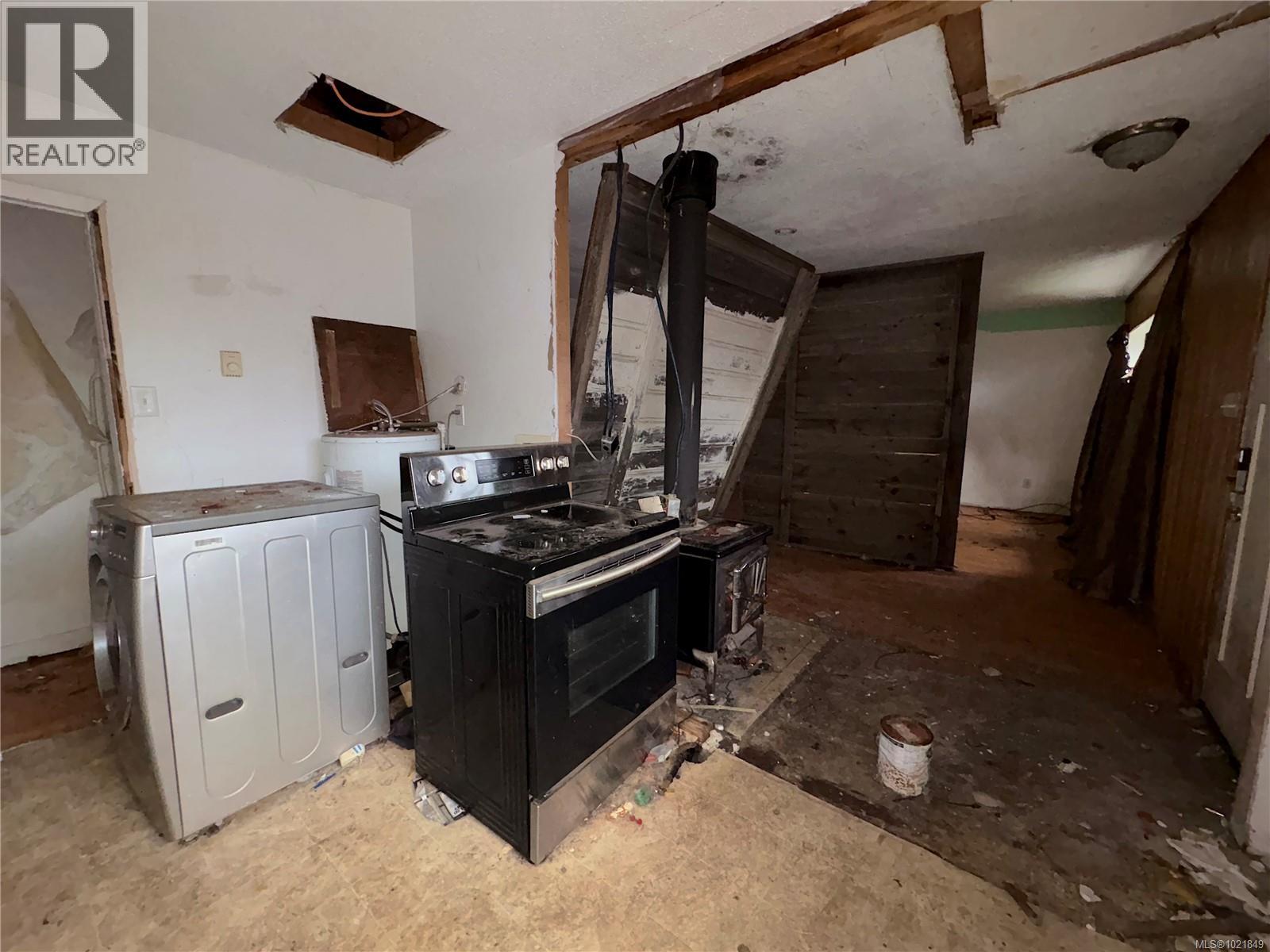 1175 Willemar Ave, Courtenay, British Columbia  V9N 3N1 - Photo 3 - 1021849