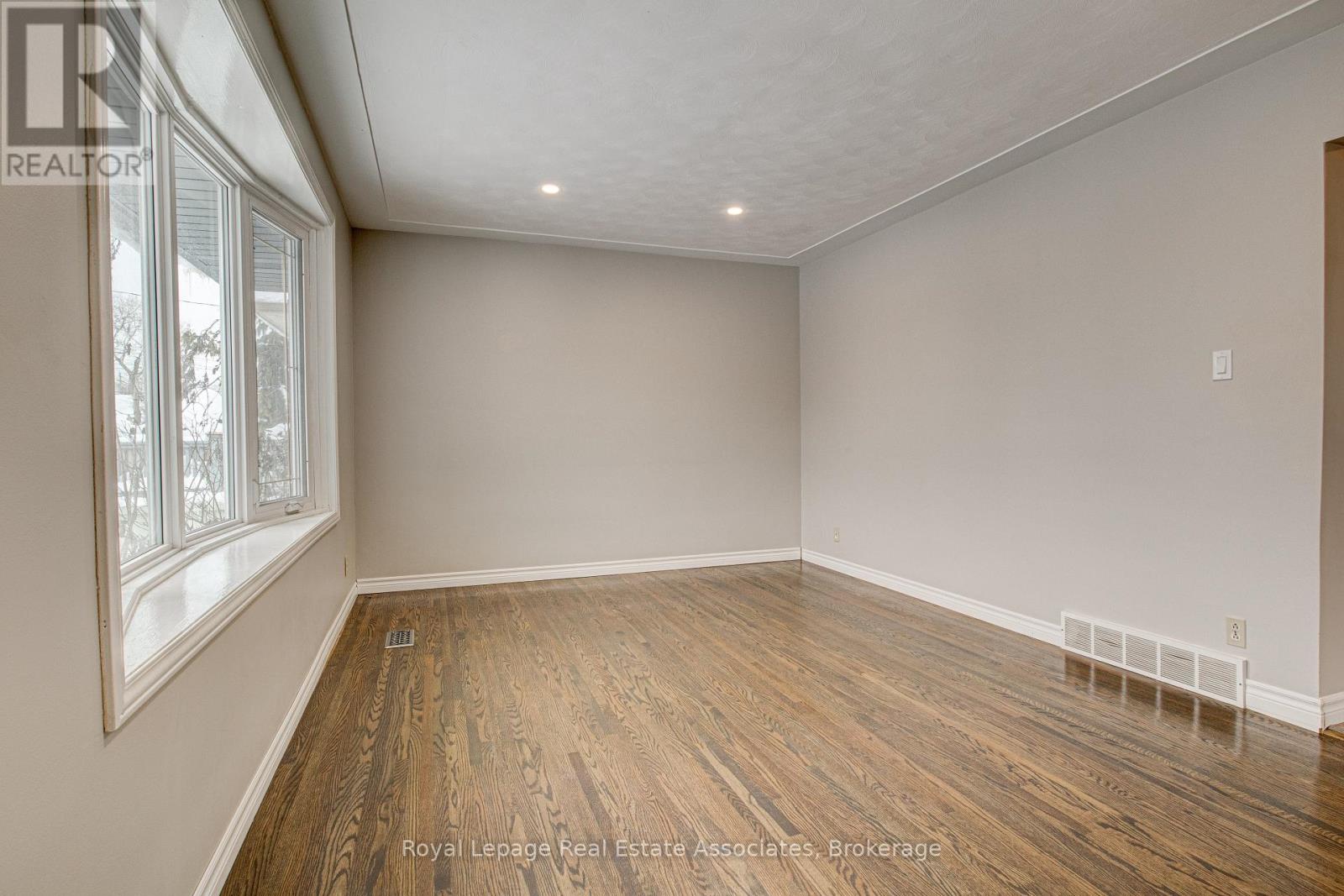 1 - 45 Bond Street, Kitchener, Ontario  N2H 4S4 - Photo 12 - X12637468