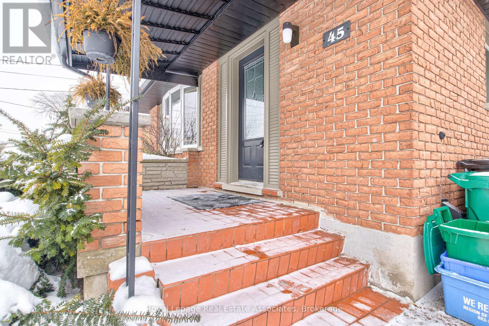 1 - 45 Bond Street, Kitchener, Ontario  N2H 4S4 - Photo 2 - X12637468