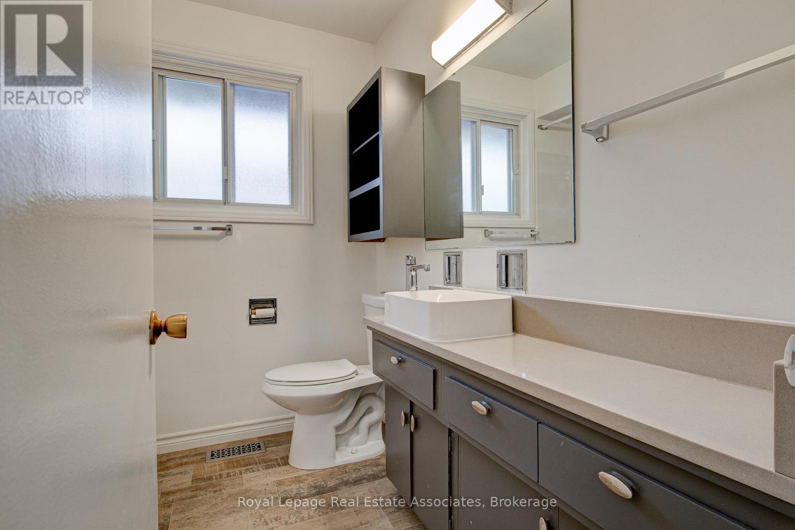 1 - 45 Bond Street, Kitchener, Ontario  N2H 4S4 - Photo 27 - X12637468