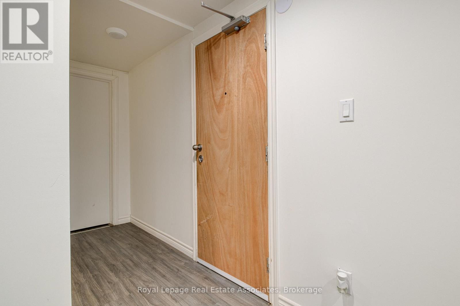 2 - 45 Bond Street, Kitchener, Ontario  N2H 4S4 - Photo 4 - X12637470