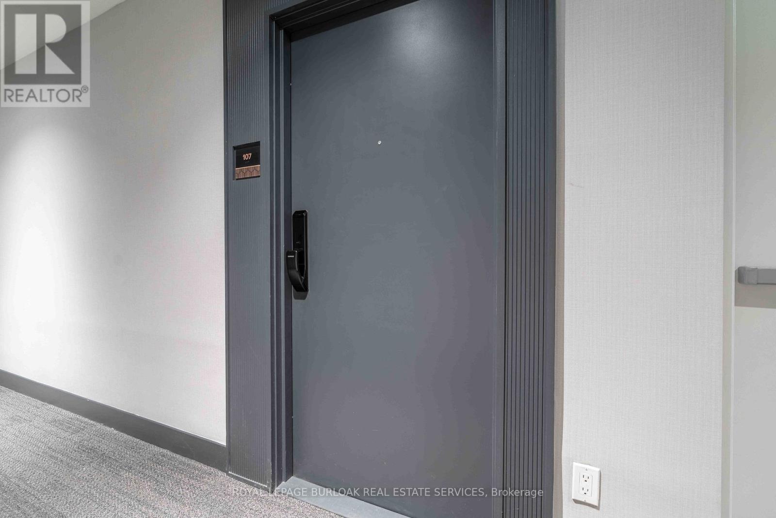 107 - 405 Dundas Street W, Oakville, Ontario  L6M 5P9 - Photo 3 - W12637300