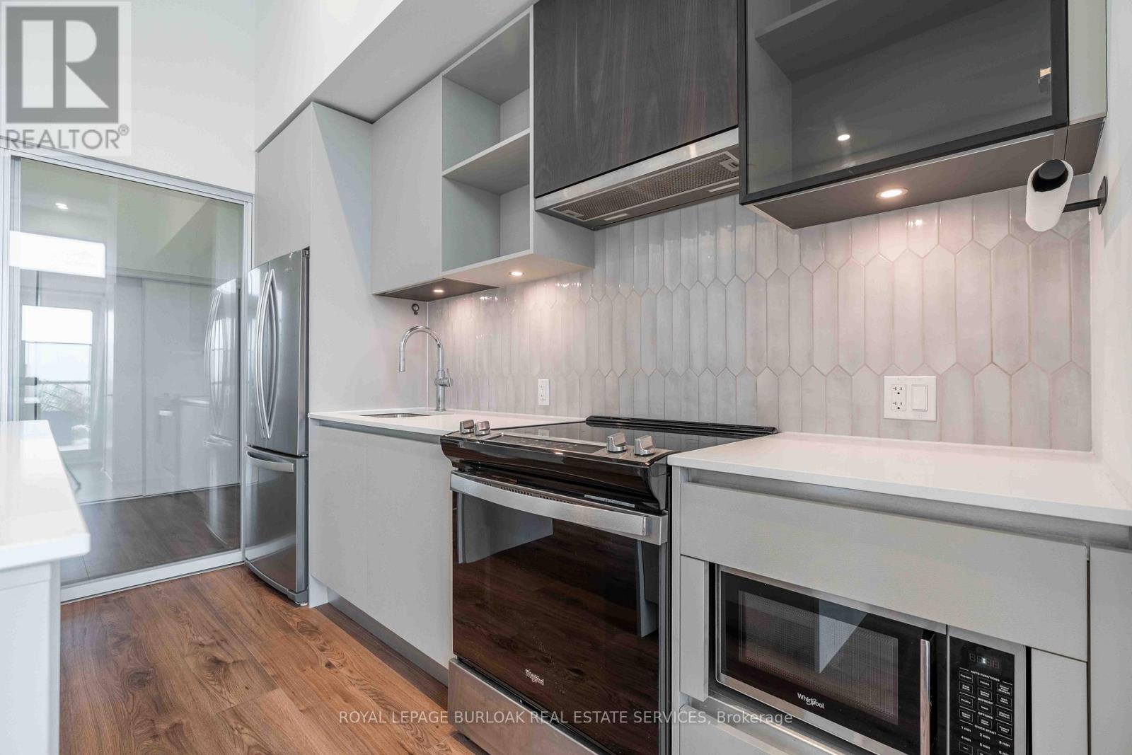 107 - 405 Dundas Street W, Oakville, Ontario  L6M 5P9 - Photo 9 - W12637300