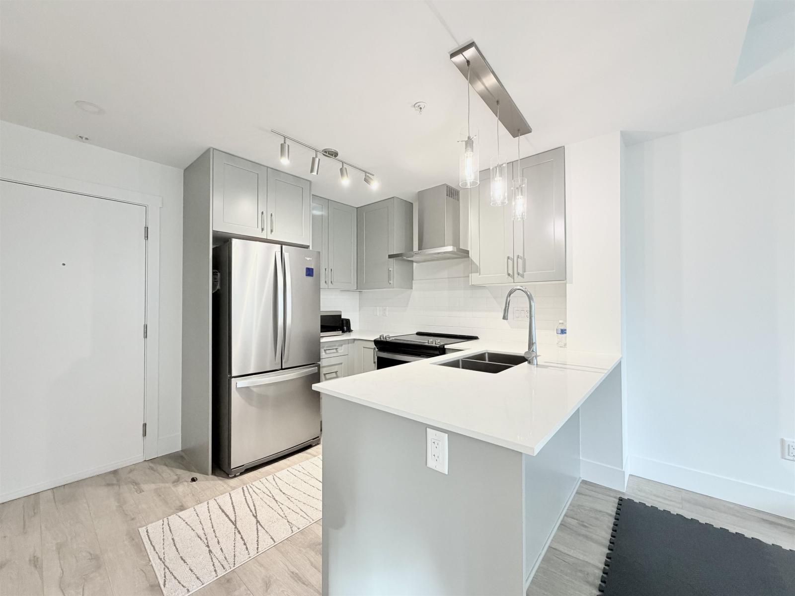 6338 King George Boulevard, Surrey, British Columbia  V3X 1E9 - Photo 4 - R3072836